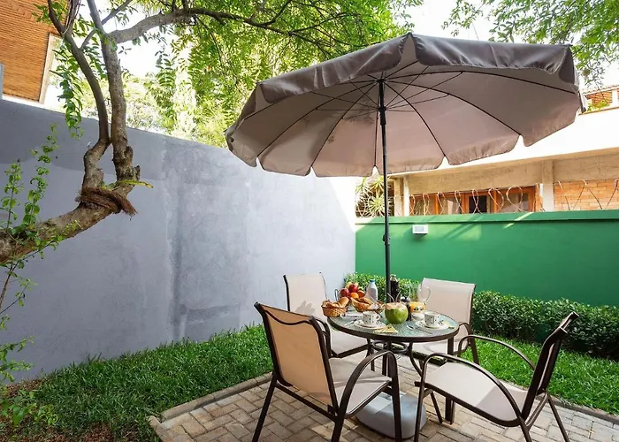 Apartamento com quintal na Praça do Pôr do Sol